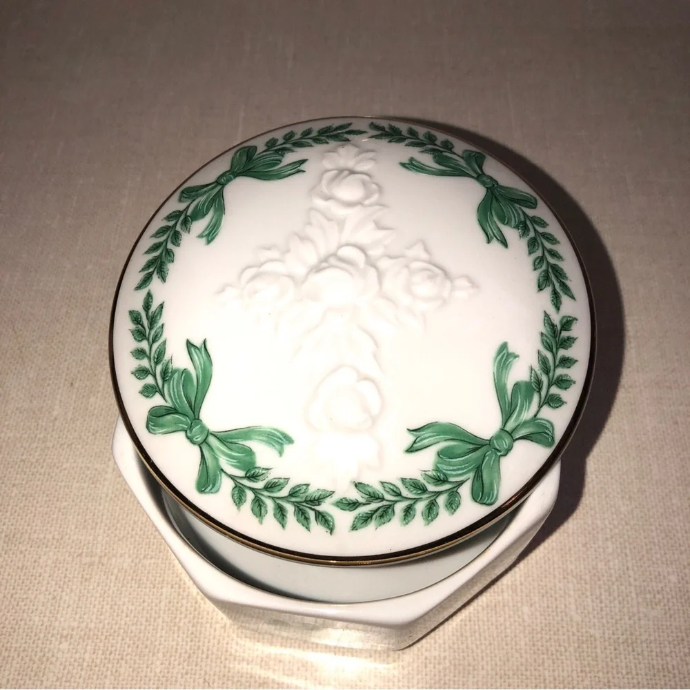 N/A preowned gold trinket